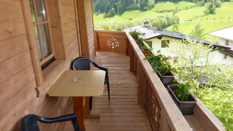 Apartment Tyrol balkony h